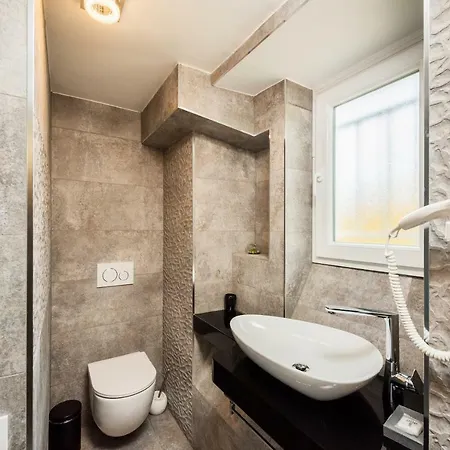 Guest house And Viktoria 3*